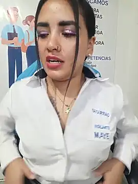 Czat XXX na żywo – MAYE__13