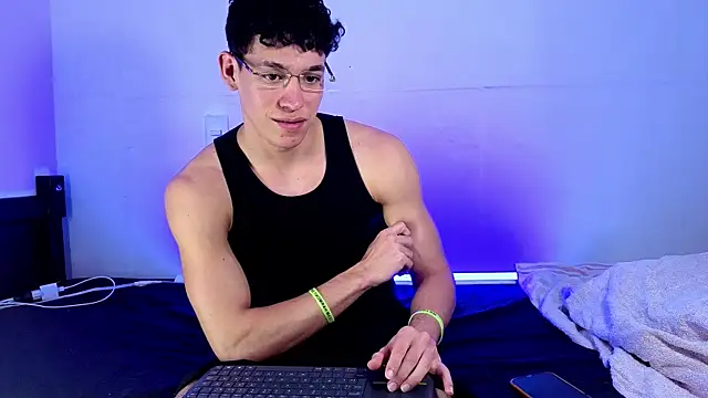 Luke_Muscle élő XXX-chatje