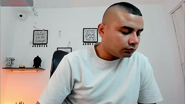 Show modela DamianBlazze na web-kameri
