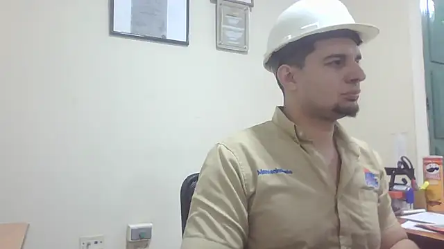 Officeb0y Chat XXX in diretta