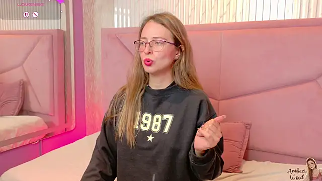Chatroom XXX en direct de AmbeerWood_