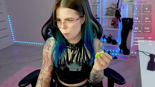 Chatroom XXX en direct de QueenAliceX
