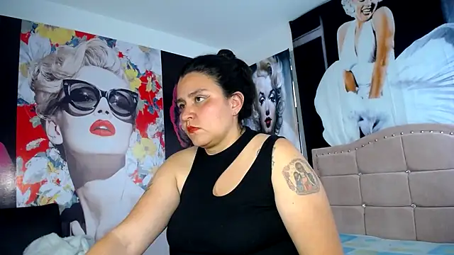BaddieLuxe_ Show in webcam