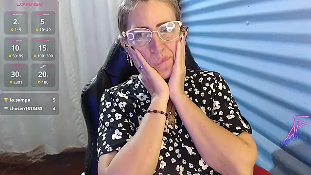 Chayla_Ruiz élő XXX-chatje