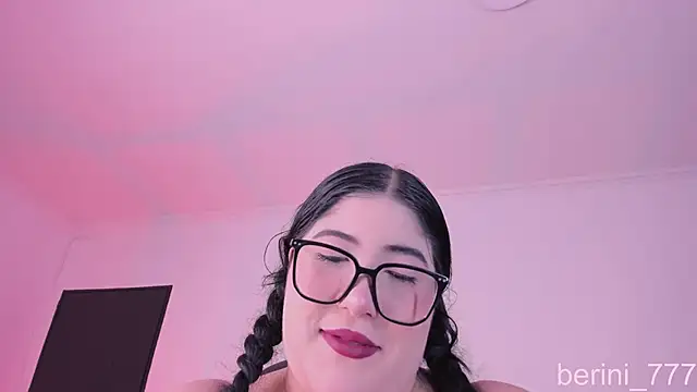 AmberiniHoffman Adlı Modelin Canlı XXX Sohbeti