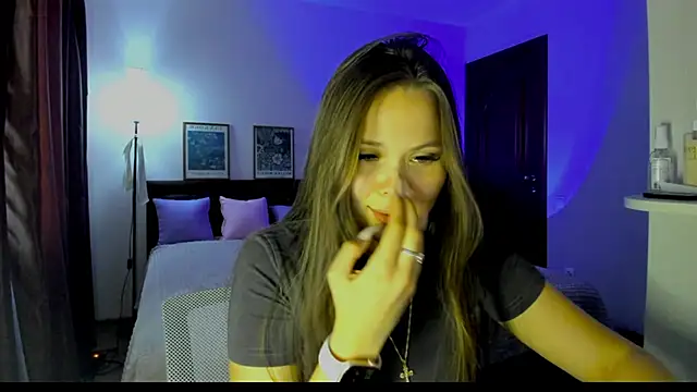 Kira_love_81 élő XXX-chatje