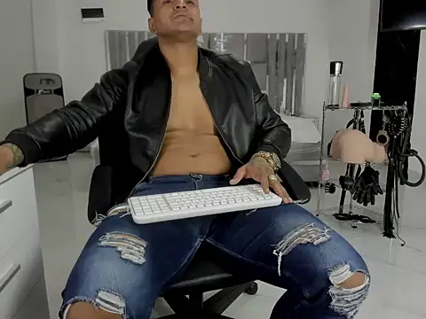 master_leather লাইভ XXX চ্যাট