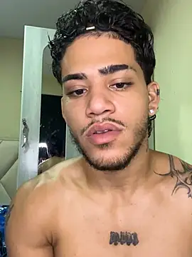 izaak_taylor7 Show in webcam