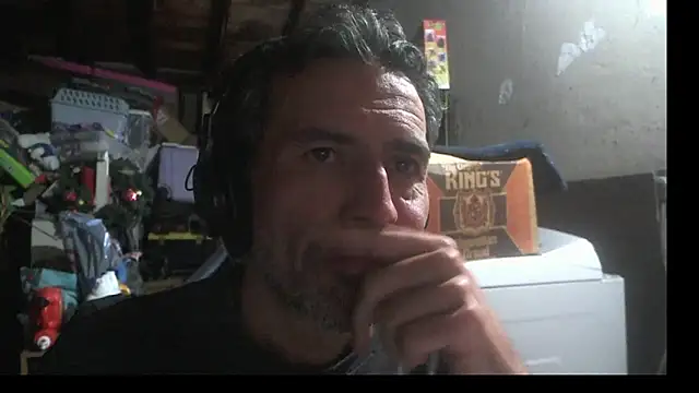 Anarchy_Burger: διαδικτυακό σόου στην κάμερα