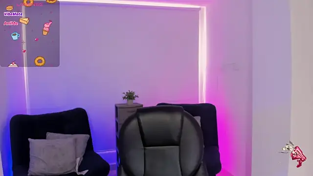 emilly_smith_1's Live XXX Chat