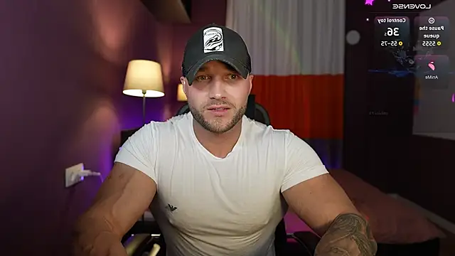 RikAdlerr Show in webcam