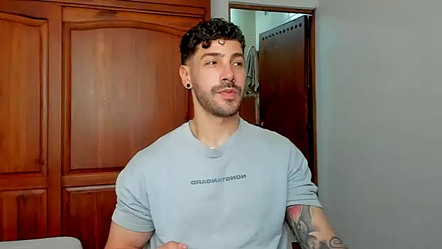 Guyinthemountainn Live XXX chat