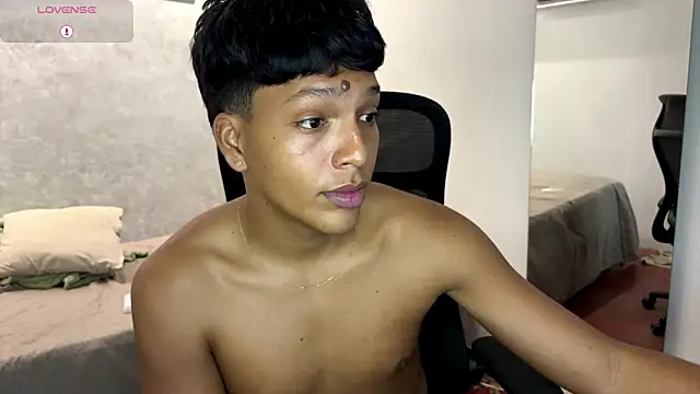 Show modela Brad_bonnet_ na web-kameri