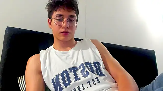 kkatract's Webcam Show