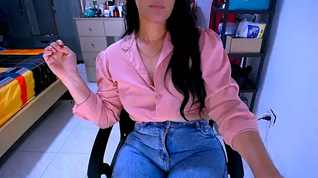 Chatroom XXX en direct de BitterMomXxx