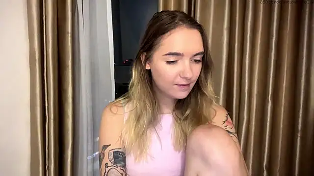 Živá chatovací místnost RoxyWet
