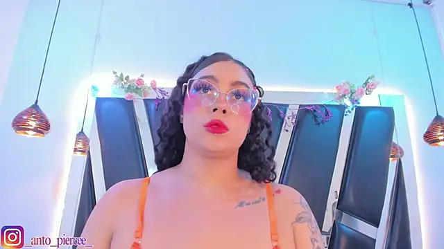 Chat XXX en directo de antonelllepiercee