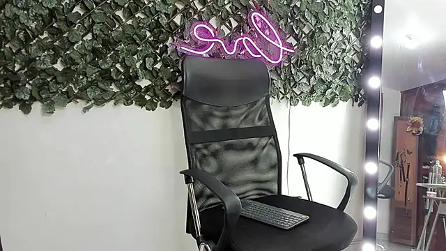 DestinyHills' Live XXX Chat