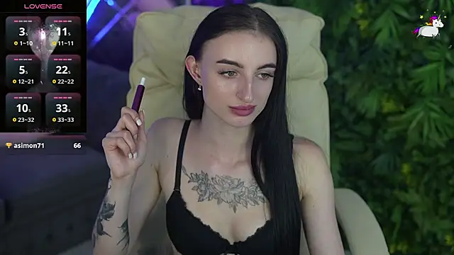EmilyyMoonn Live XXX chat