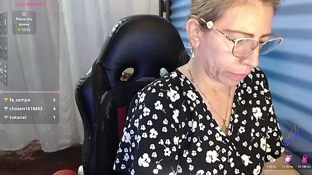 Chat +18 de Chayla_Ruiz ao vivo