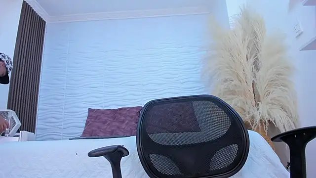 Show modela adammercury na web-kameri