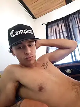 Santi2323xxX Webcam-Show