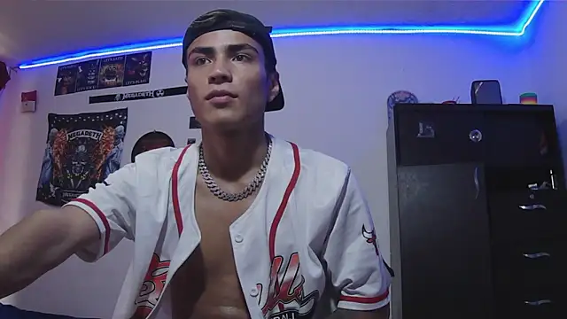 Chat +18 de Fenix_hardcock ao vivo