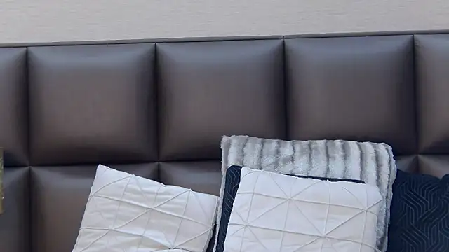 FoxyJoyn Live XXX chat
