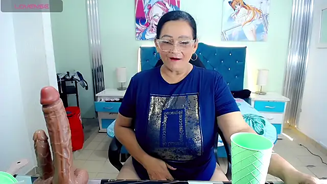 Lulu_mommyHot's Webcam Show