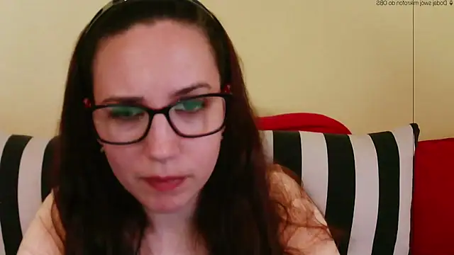 Chat +18 de EmilyHotAngel ao vivo