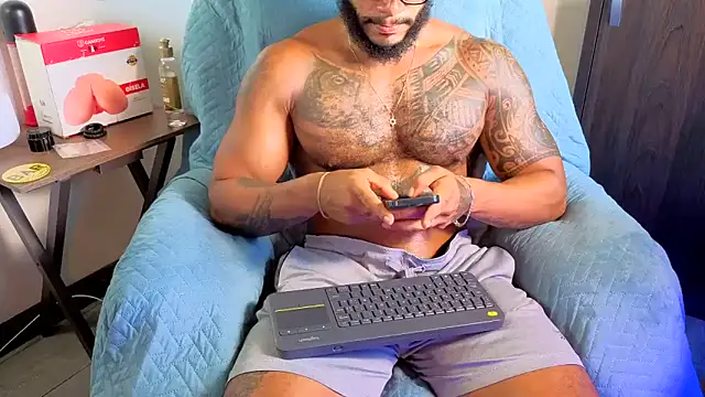 Show modela Wheeler_Green na web-kameri