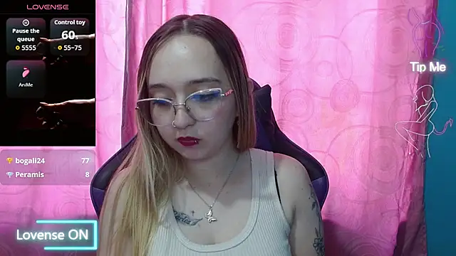 Chat +18 de Liaroberts1 ao vivo