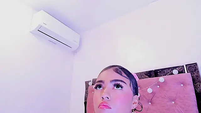 Alaia2のライブXXXチャット