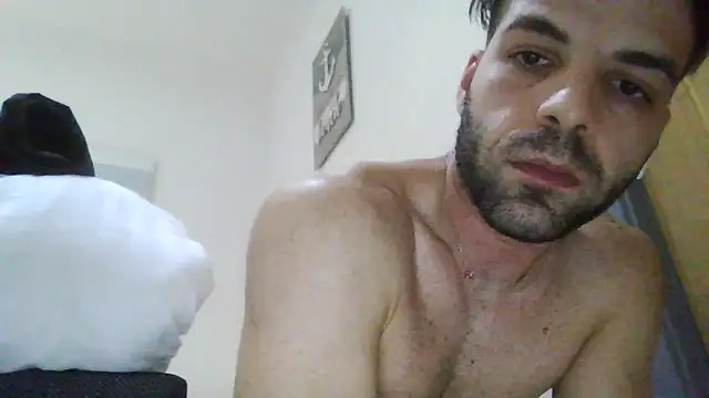 Roberto081www Webcam show