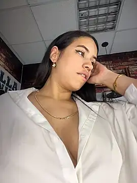 SweetCurvesXXX Show in webcam