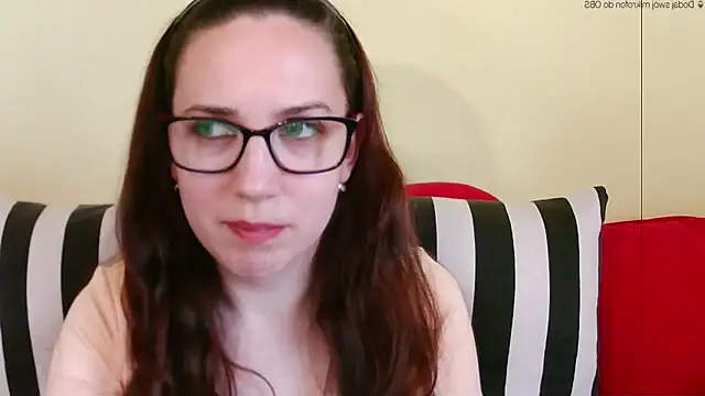 Show modela EmilyHotAngel na web-kameri