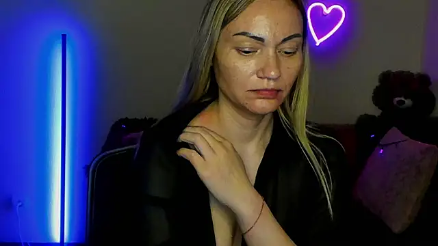Živý XXX chat BlondMikey22