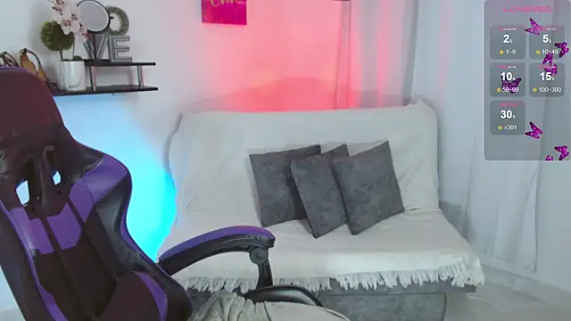 Emmi_Cam Adlı Modelin Canlı XXX Sohbeti