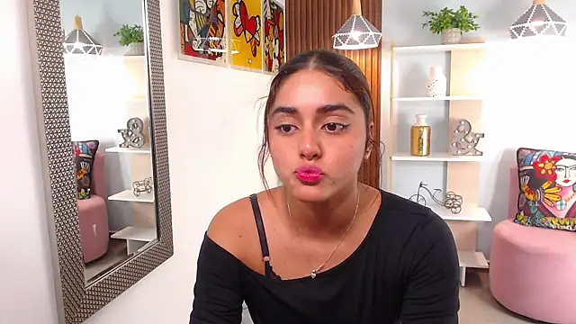 _Lucy_Grey_ Adlı Modelin Canlı XXX Sohbeti