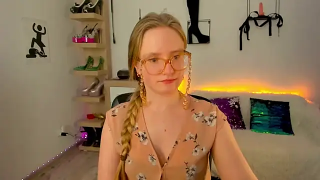 Онлайн чат XXX NancyHottie