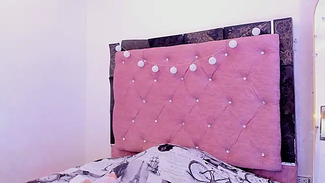 Chat +18 de Alaia2 ao vivo