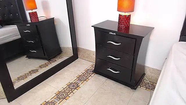 MidnightBella_ Adlı Modelin Canlı XXX Sohbeti
