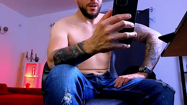 Czat XXX na żywo – MightyAaron66