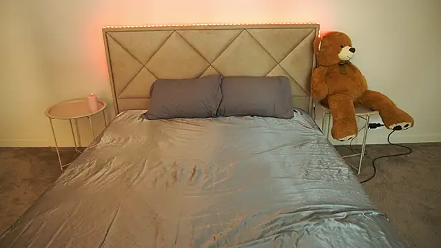 XXX chat uživo modela MagicPeachh_