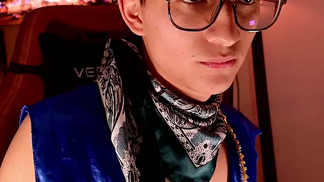 Chat +18 de Sr_evann ao vivo