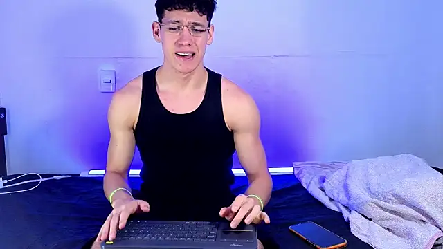 Luke_Muscle's Webcam Show