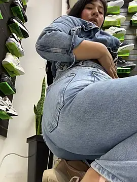 kim_monti Adlı Modelin Canlı XXX Sohbeti