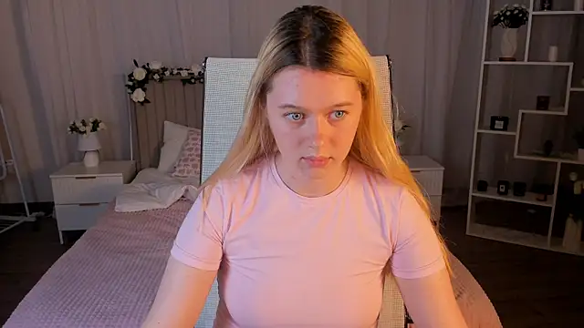 CelestineMauriac's Live XXX Chat