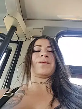 Emily_Kooper élő XXX-chatje