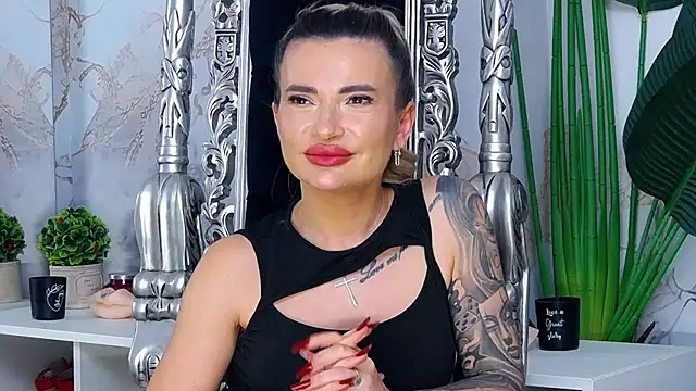 NightshadeIris' Live XXX Chat